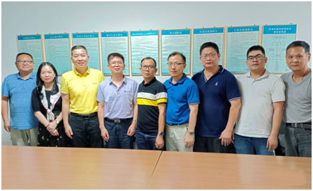 与珠海市建设监理协会相关领导合照.png